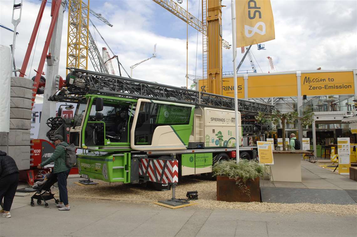 Spierings City Boy mobile folding crane
