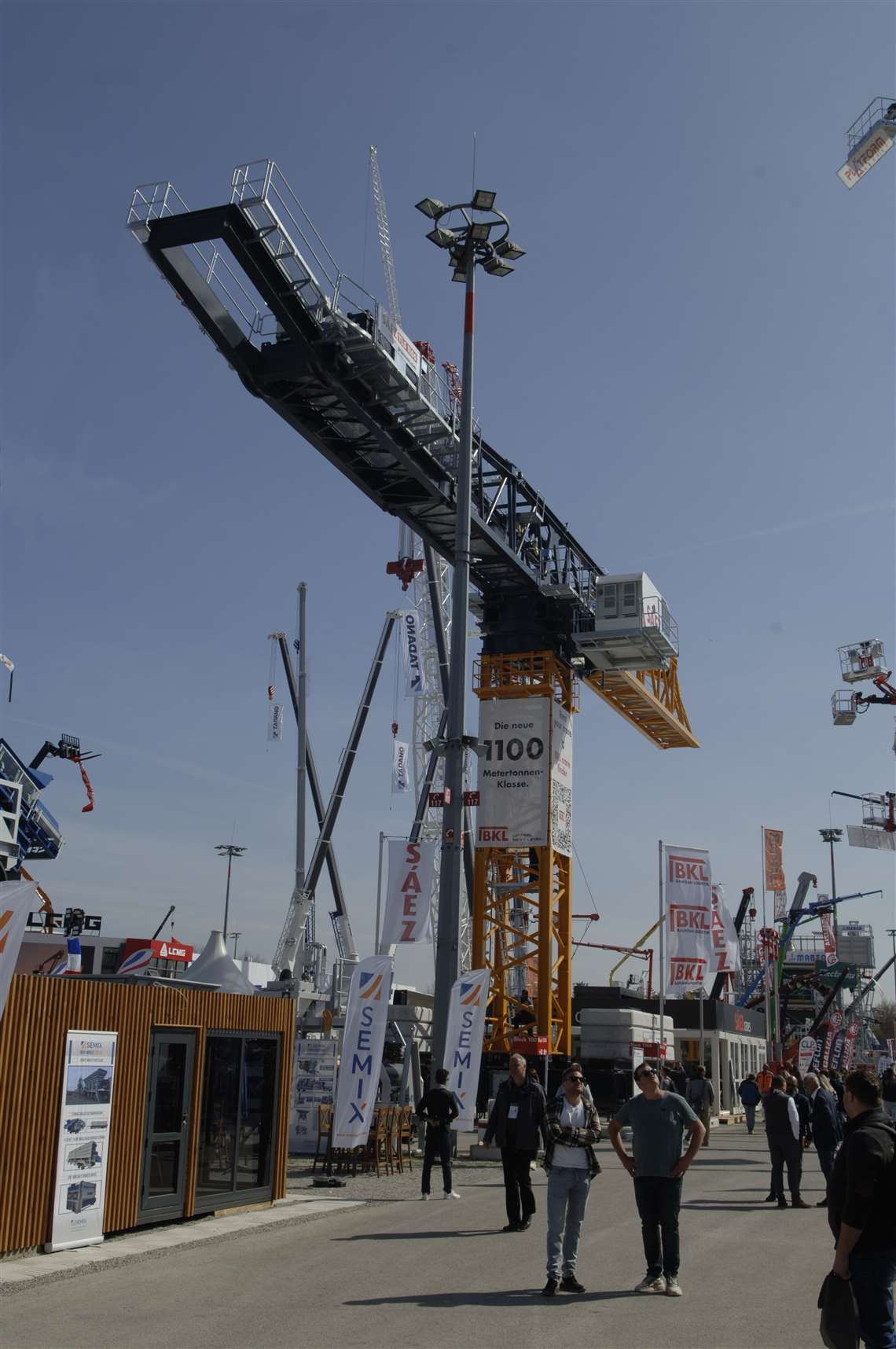 Grúas Sáez flat top tower crane
