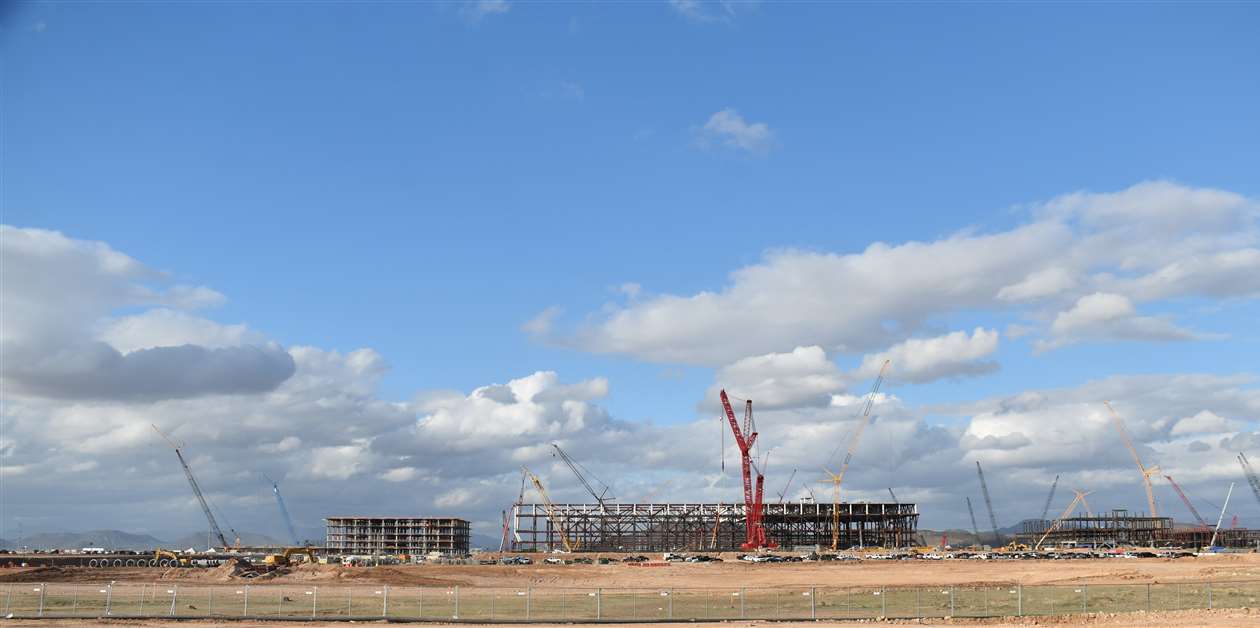 39 cranes active on Phoenix microchip plant - Crane & Transport