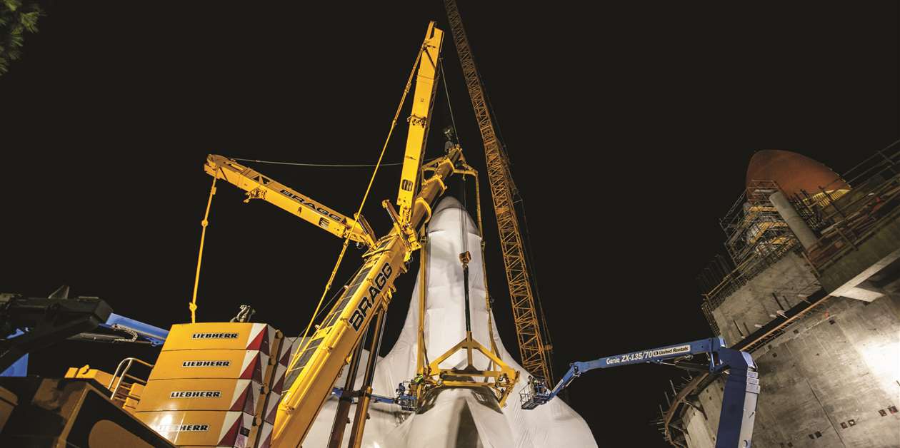 と Go for Stack': Bragg Companies hauls iconic space shuttle to