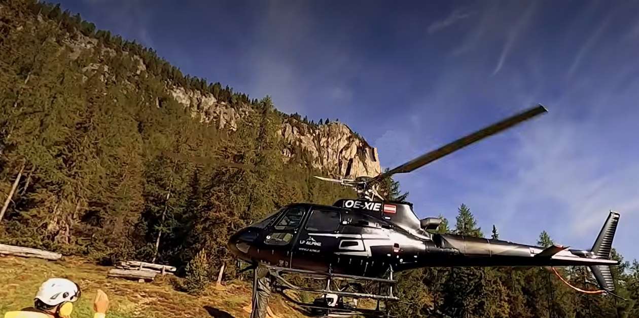 Jekko crane airlifted to work site