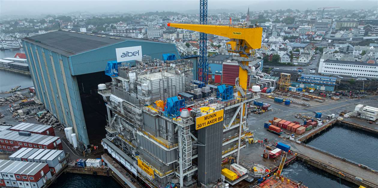 Mammoet manages oil rig topside lift
