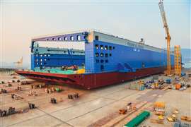 Collossal floating dock on 380 axle lines of Cometto SPMT type MSPE