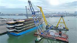 HEBO and Bonn & Mees heavy lift sheerlegs working side by side