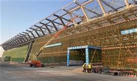 Foto mostrando plataformas aéreas na frota da Horizon Construction Development na China.