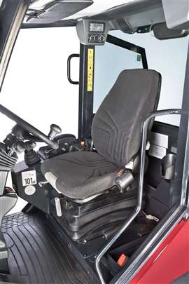 À l'intérieur de la chargeuse sur pneus compacte YanmarCE V7