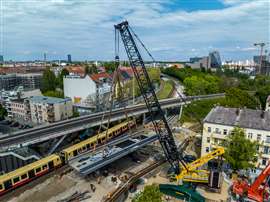 La nuova gru cingolata Liebherr LR 1800-1.0 da 800 tonnellate di Thömen al lavoro a Berlino
