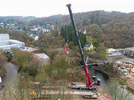 Liebherr LTM 1650-8.1 wheeled mobile telescopic boom crane lifting 85 tonne bridge beams