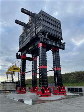 Lastro Heavylift investierte in das neue Jack-Up-Hebesystem JS-250 von Enerpac