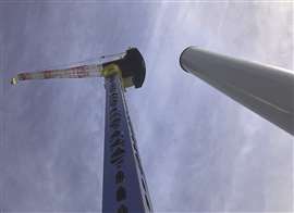A stiff and compact mast system allows economical free standing capacity on the Kitagawa