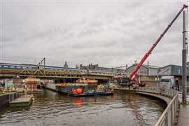 Heavy lift giant begins major bridge replacement project at Amsterdam Centraal Station Mammoet