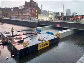 Heavy lift giant begins major bridge replacement project at Amsterdam Centraal Station mammoet