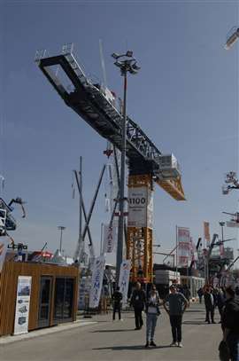 Grúas Sáez flat top tower crane