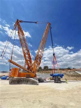 Gradito crawler crane loading the Cometto MSPE