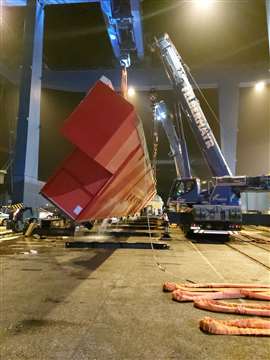 Two Liebherr cranes tilt up the lock gate parts so they are standing, ready for final transport and installation
