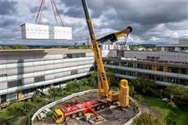 Wiesbauer Liebherr LTM 1650-8.1 placing one of the modules