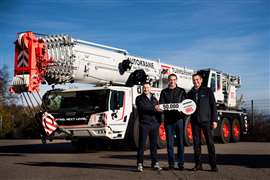 A BKL Baukran Logistik com seu icônico guindaste Liebherr de 300 toneladas.
