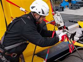 Lubricating a mobile crane rope the easy way