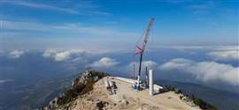 Wheeled mobile telescopic ranes erecting a wind turbine