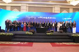 big line up of Yilnak and Mağdenli people on stage