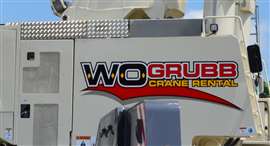 Logotipo da WO Grubb na lateral de um guindaste
