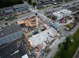 Gru in cantiere nella Columbia Britannica