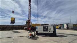 Demostración de potencia con grúa torre para el lanzamiento de los nuevos grupos electrógenos de la serie QHS.