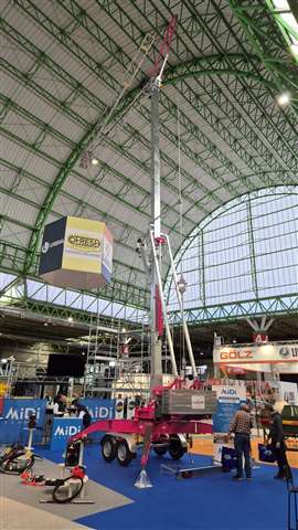 La gru LS 15.17A di Midi Crane in mostra alla fiera SMOPYC di Saragozza.