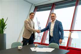 Unterzeichnung des Abkommens zwischen Mammoet und ULC Energy