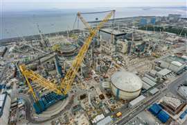 big blue and yellow super heavy lift ring crane Big Carl