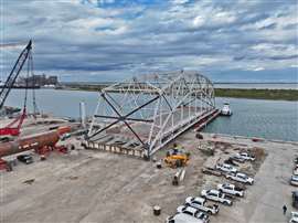 Old Harbor Bridge is decommissioned Photo: Mammoet