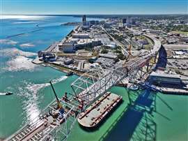 Harbor Bridge lift and decommission Photo: Mammoet