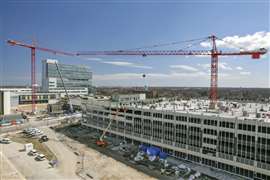 Zwei Scropes, ein Projekt, zwei Potains. Manitowoc Potain Turmdrehkrane am Froedtert Hospital. Foto: Manitowoc