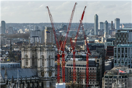 Quattro gru rosse di Wolffkran a Londra. Foto: Neil McAleer Photography
