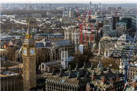Quattro gru rosse di Wolffkran a Londra. Foto: Neil McAleer Photography