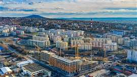 Nine Potain cranes, eight of them topless models, work across the seven-building Nemanjin Grad mixed-use development near Belgrade. Photo: Manitowoc