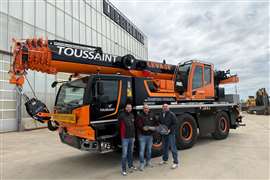 Les Transports Toussaint's new Liebherr LTM 1055-3.3 on its first assignment in the Greater Paris area. Photo: Liebherr