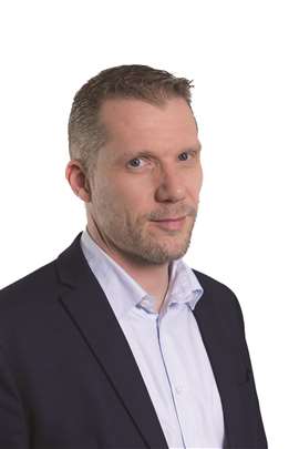 Stijn Sarens in shirt and jacket