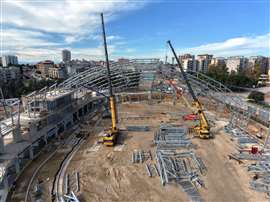 Le due gru Grove al lavoro nel cantiere di PalaRicciardi
