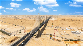In the midst of the desert landscape southwest of Riyadh, three Wolff 180 B luffing jib cranes are supporting the construction of the new cable-stayed bridges over the Wadi Laban Valley. Photo: Wolffkran