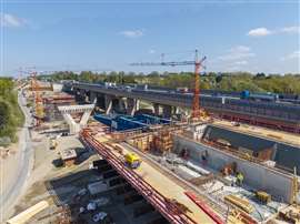 Construction d'autoroutes en Allemagne avec Uperio SE et des grues à tour conventionnelles