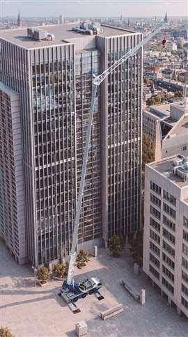 Tadano AC 3.060-2 set up with full boom and jib in front of a skyscraper. Photo: Tadano
