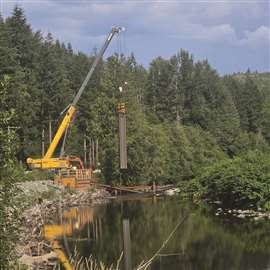 Grove GHC220 at a riverbank site Photo: Manitowoc