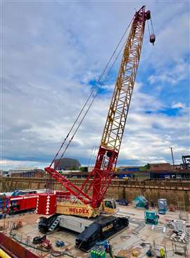 Weldex put its new 500 tonne capacity Liebherr crawler crane straight to work