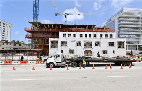 Florida beachfront building moved by Enerpac lifitng system