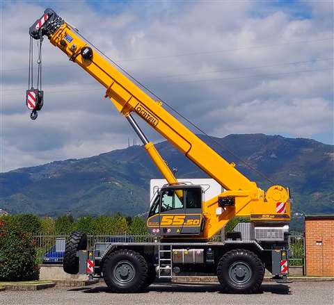 yellow RT crane side view