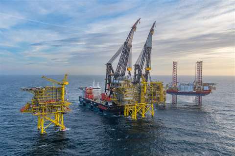 Heerema Sleipnir crane ship lifting