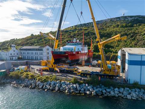 ainscough crane hire lift vessel in uk