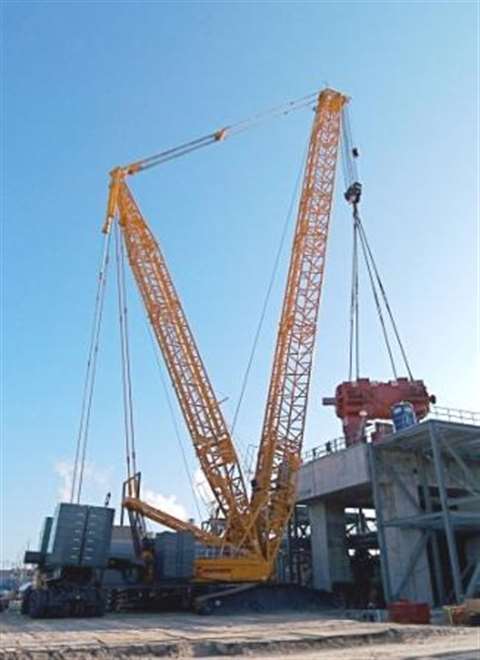 Buckner HeavyLift's LR1600-2 working at the Zachry's Florida Power &amp; Light project