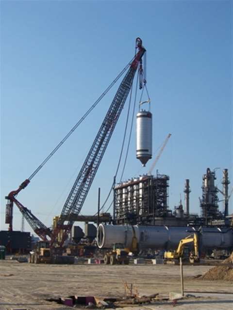 An AL.SK190 was used to complete a two-stage project that involved lifting 1,474 tons at 177 feet of